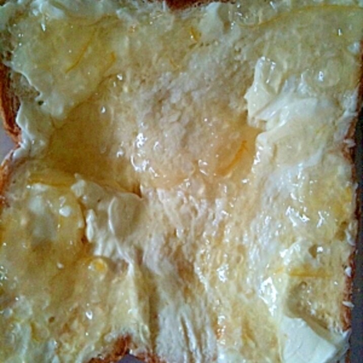 クリームチーズとレモンマーマレードのトースト